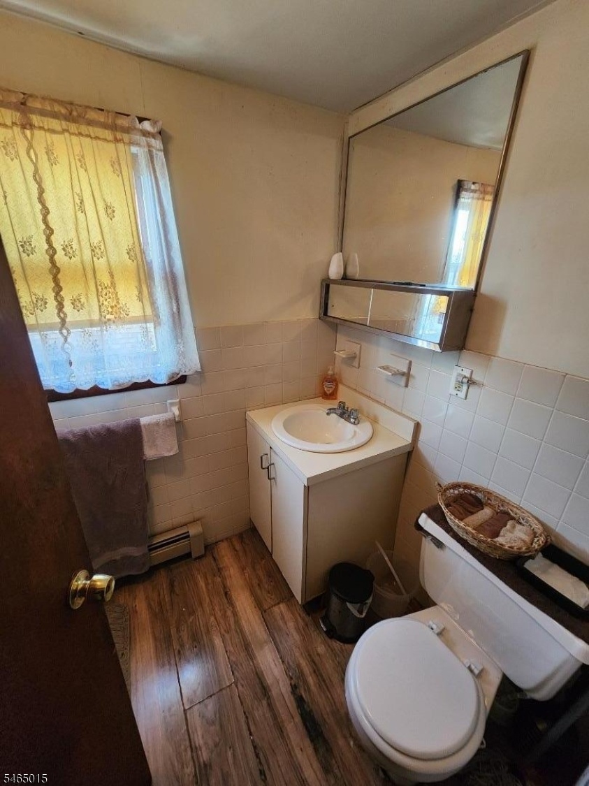 2nd Fl Bathroom