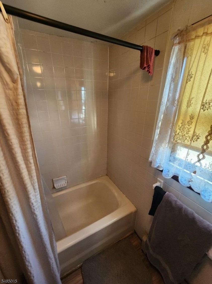 2nd Fl Bathroom