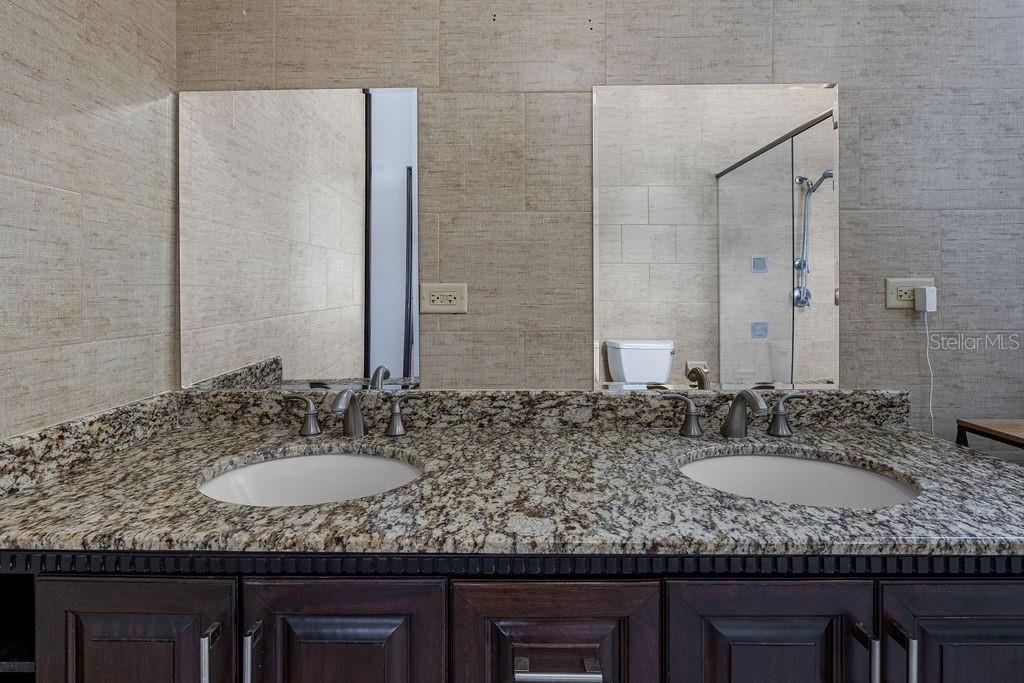 Main Bathroom (Inside Main Room)