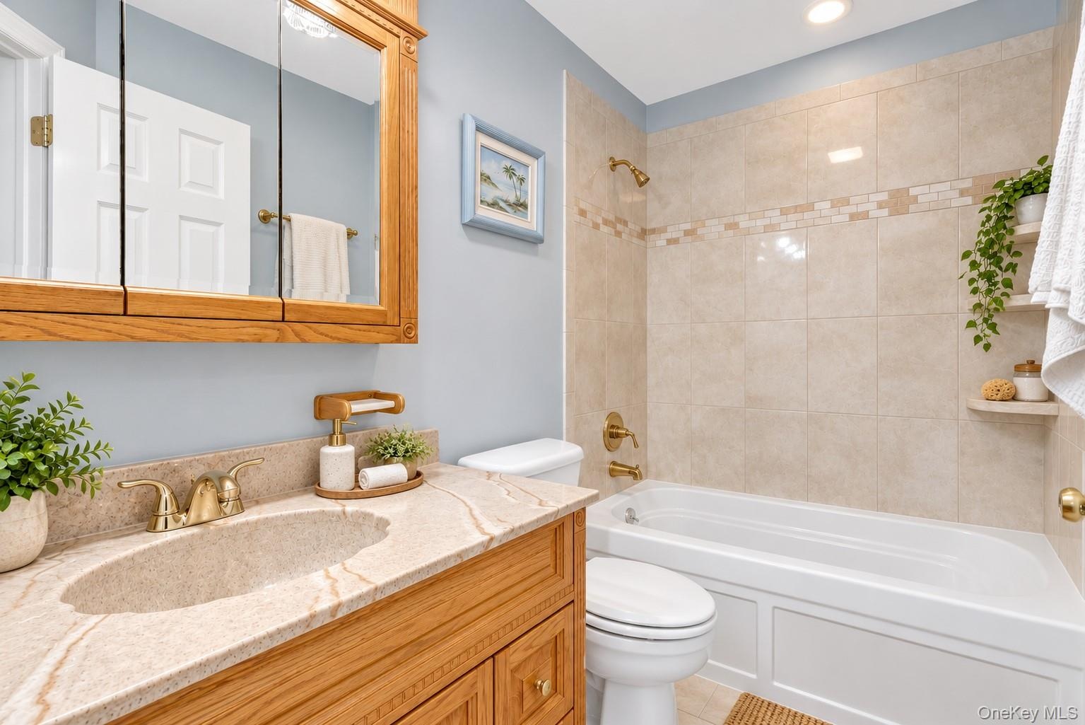 2nd Floor Hall Bath with Tub/shower