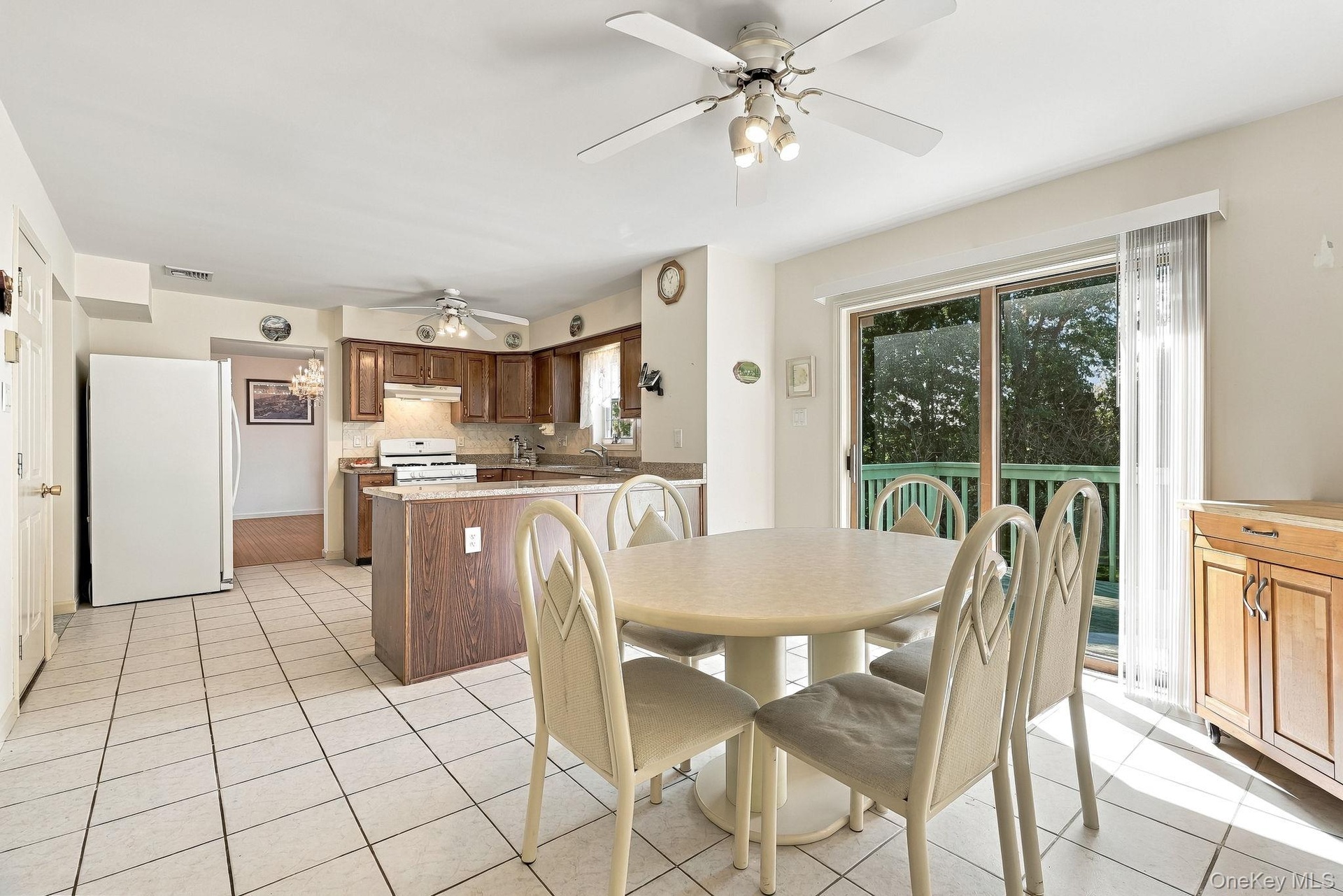 That table can seat six - and there's room for more! Game night, extra entertaining space - even just enjoying a quick meal on the go the eat-in kitch