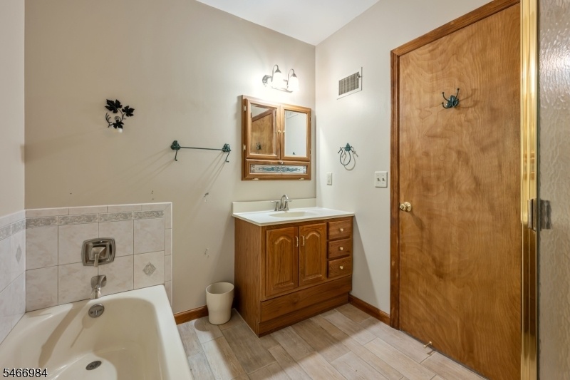 2nd floor full bath