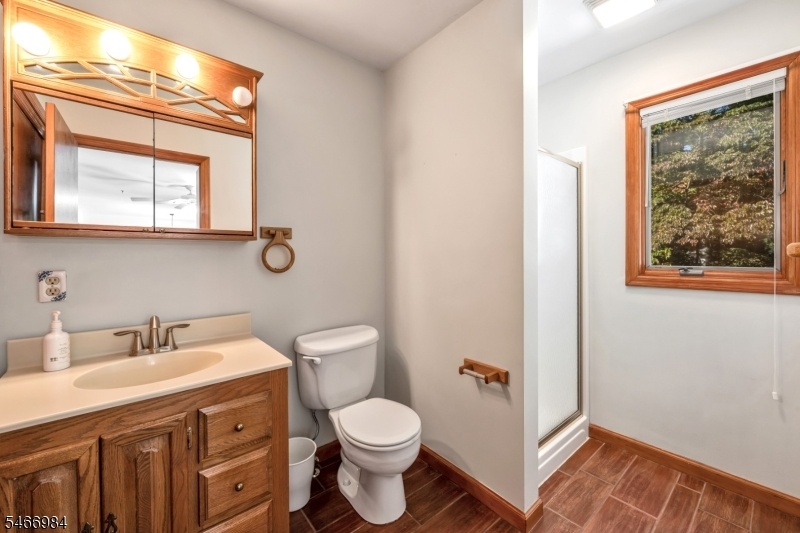 1st flr bath