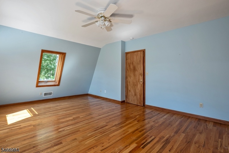 bedroom/bonus room