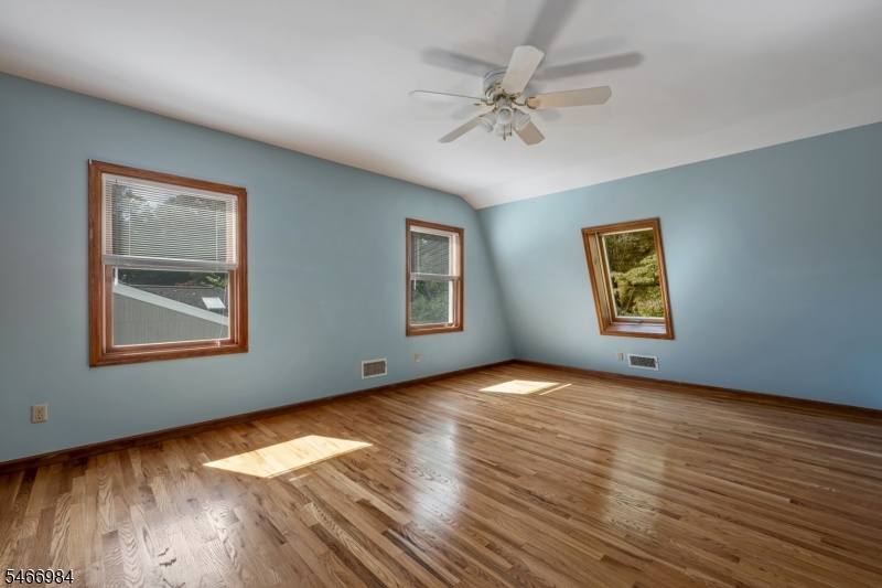bedroom/bonus room