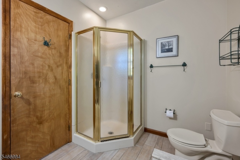 2nd floor full bath sep shower