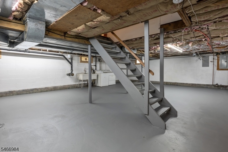huge basement w/tall ceilings