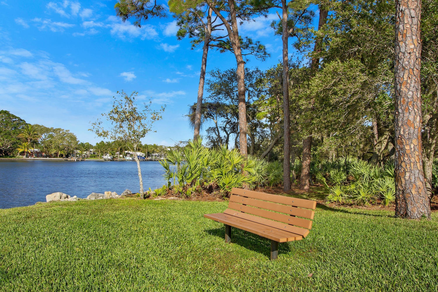 Park access to the Intracoastal with a barbecue area