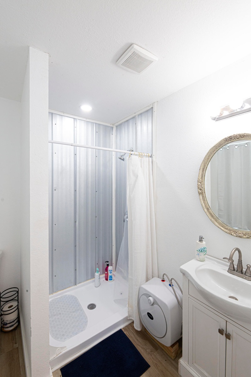Guest unit bathroom