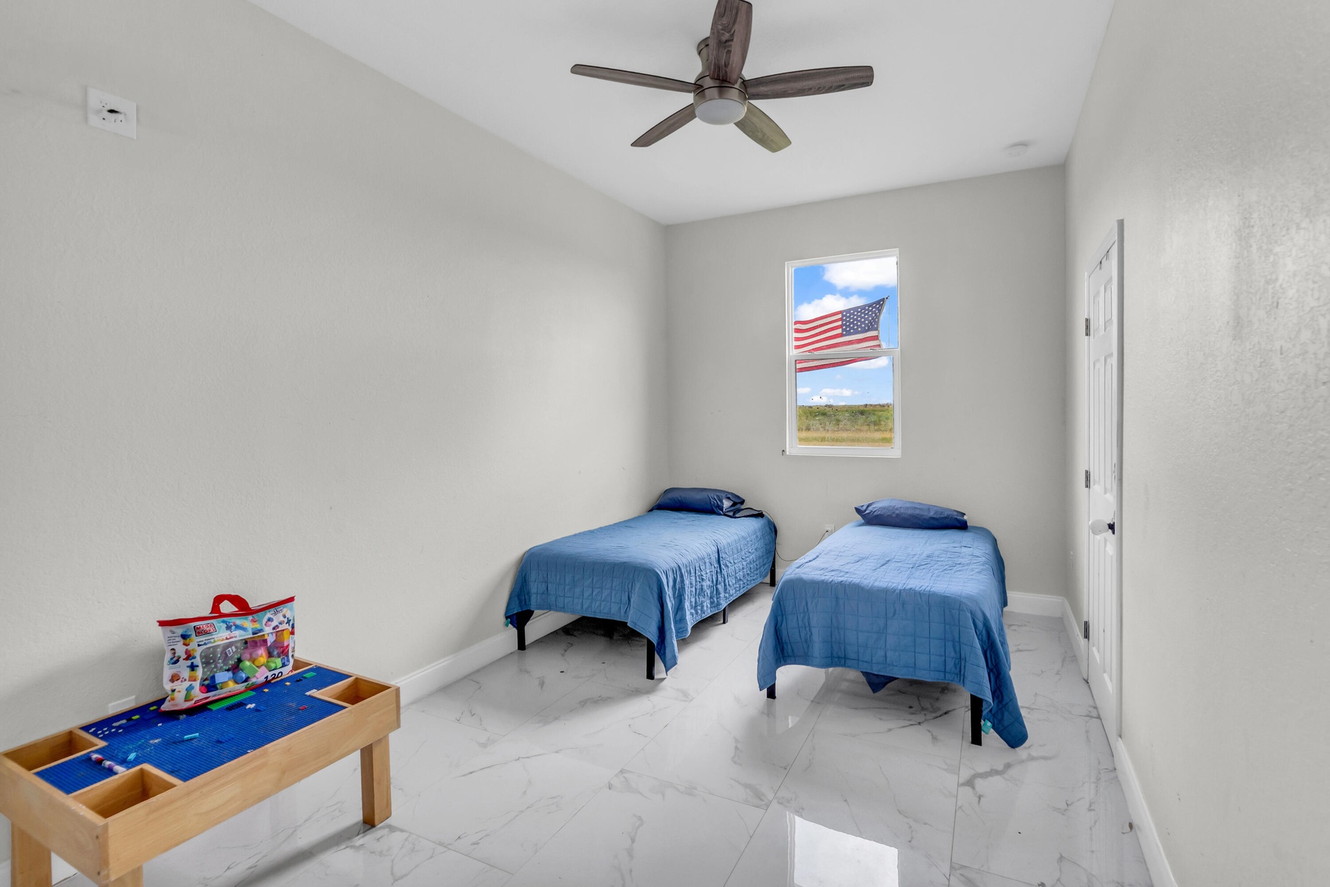 Guest bedroom with ceiling fan
