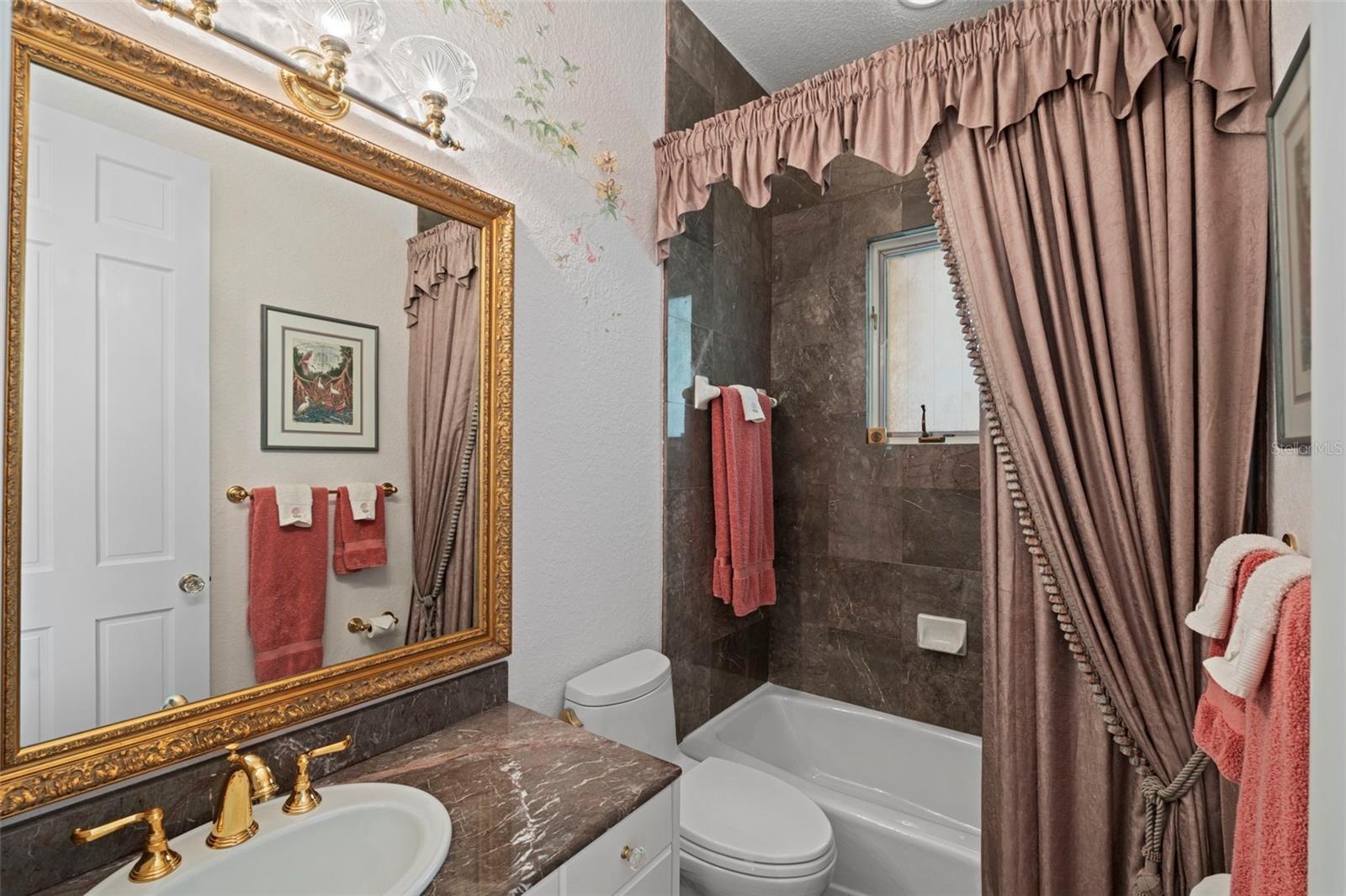 Ensuite Bath for Second Bedroom