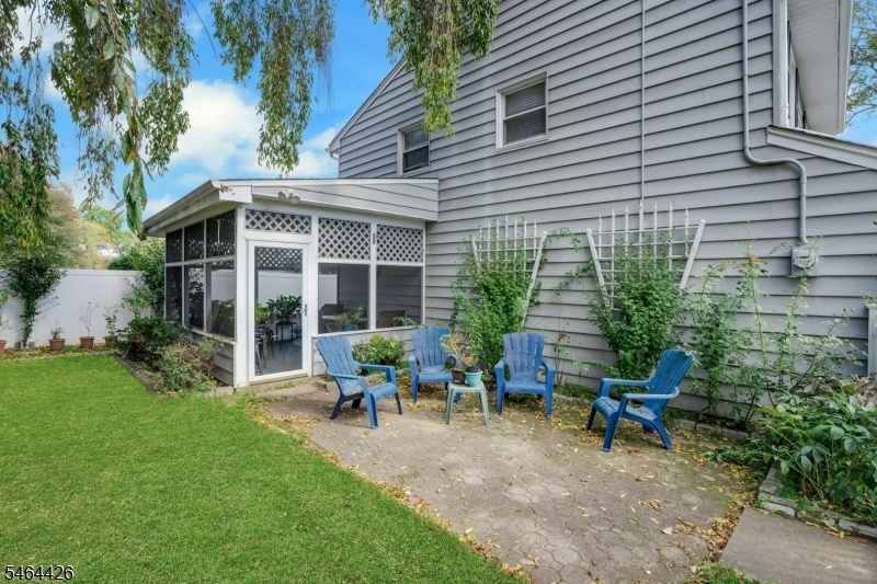 SIde Yard - Pati0