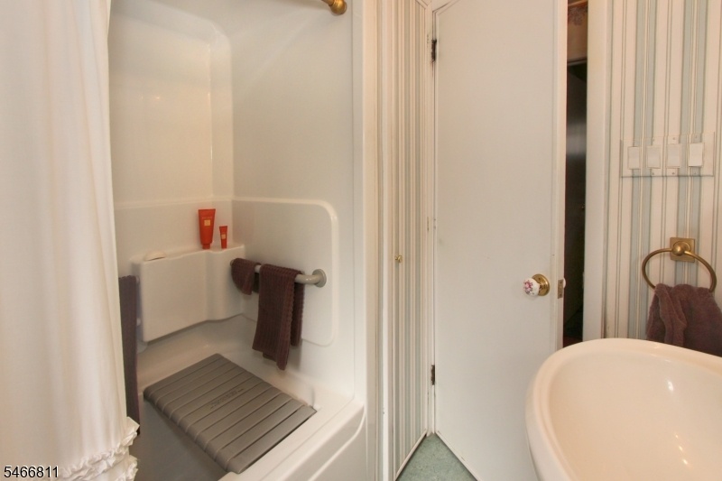 Full Bath With Tub Shower