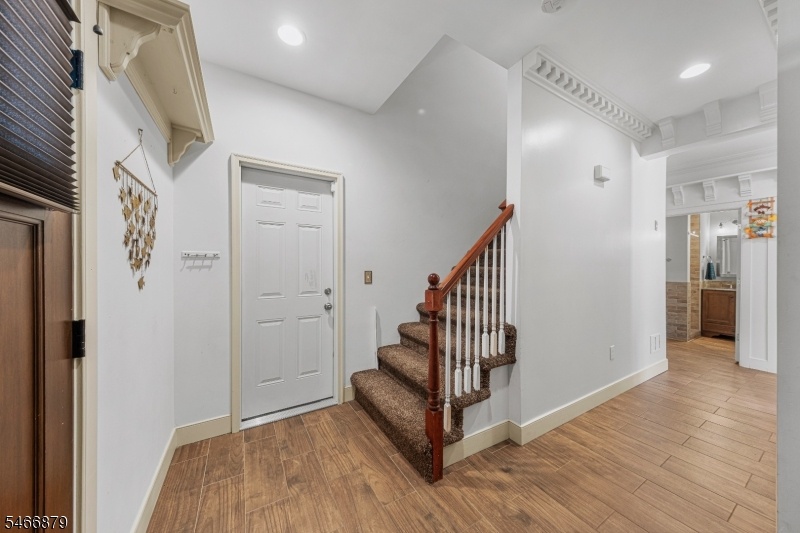 Entrance Hallway U3 L1