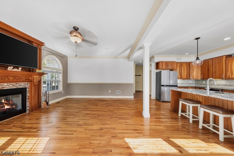 U3 L1 Living Rm w/ Fireplace