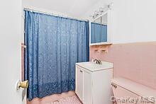 1st floor apt Bathroom