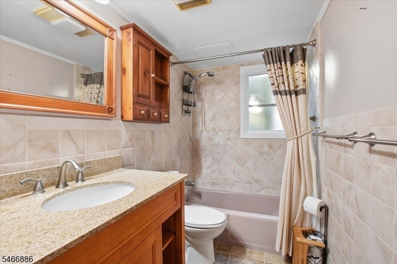 1st Floor Full bath