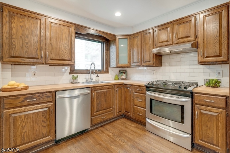 Kitchen 2 of 4