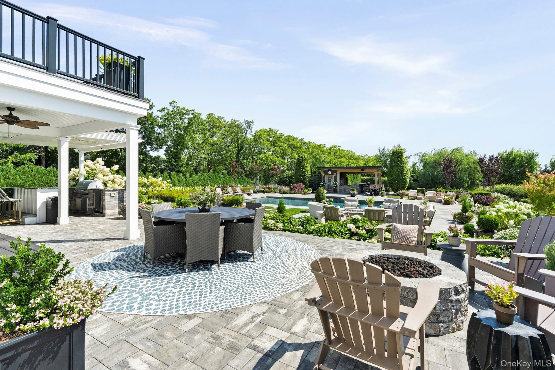 Fire Pit Lounge with pavers