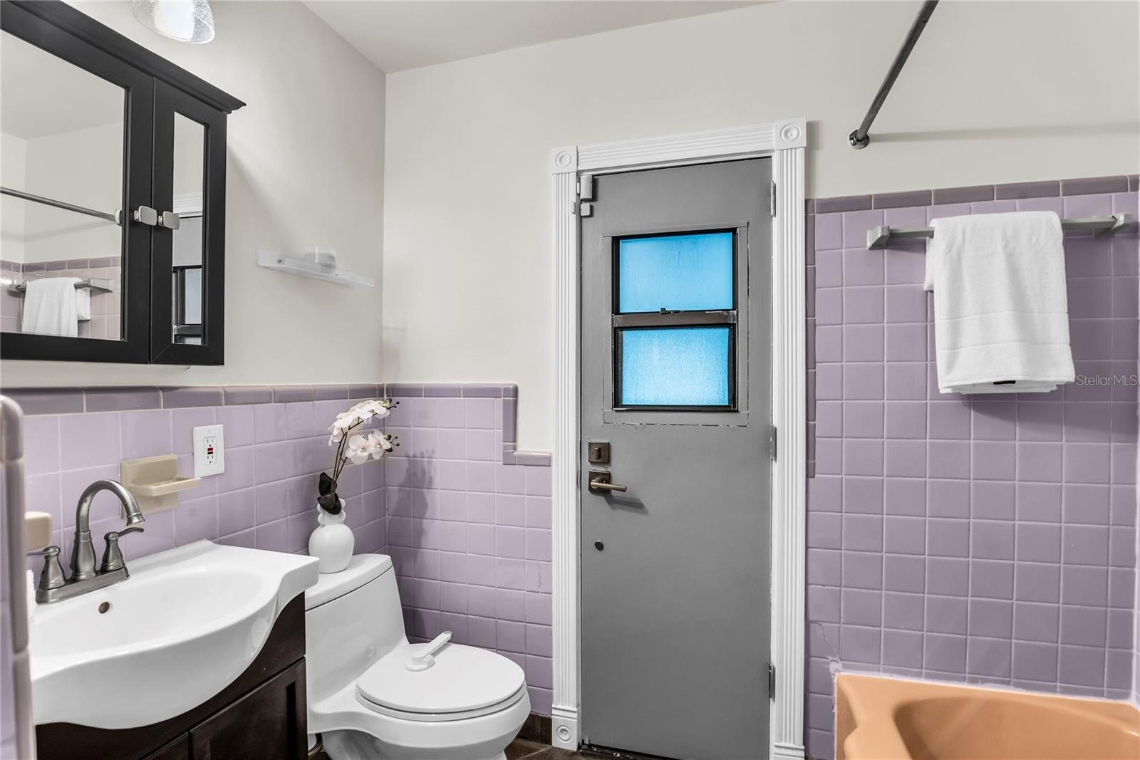 FULL BATH/POOL BATH