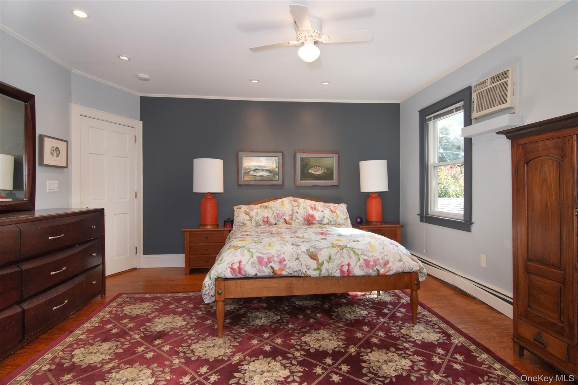 Spacious bedroom