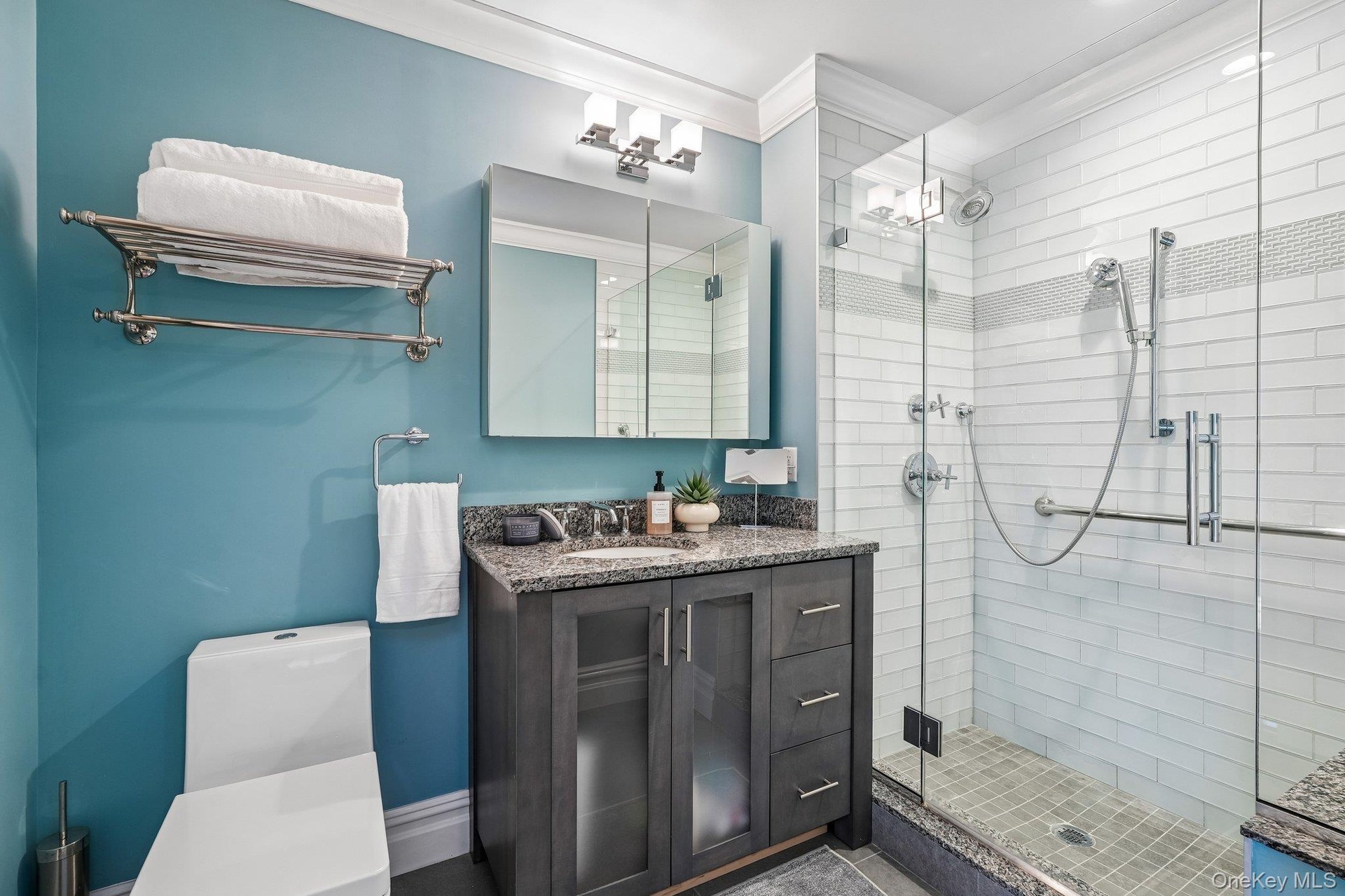 Fourth floor Guest bathroom