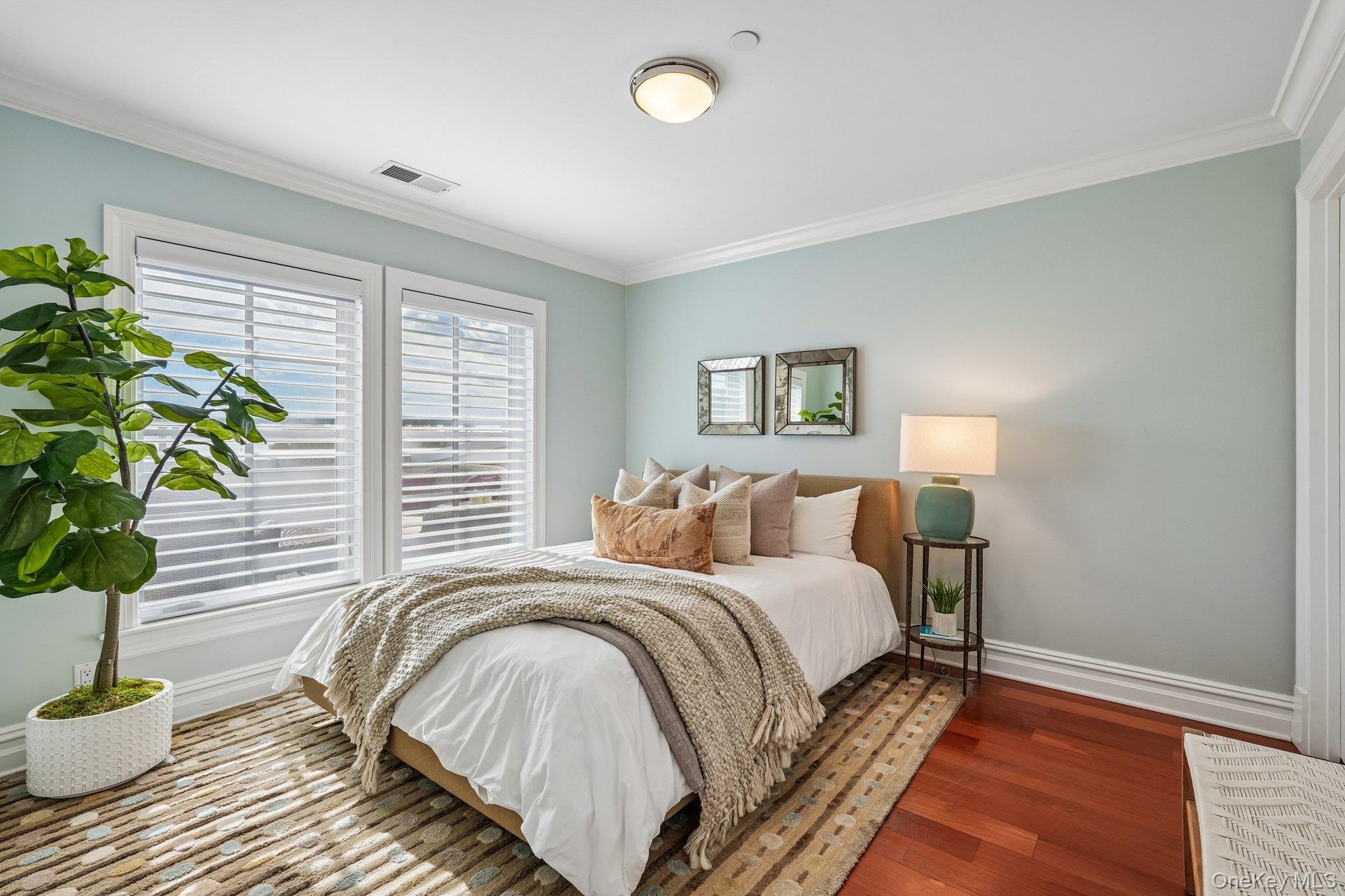 Top floor guest suite with full Ensuite bathroom access and loft
