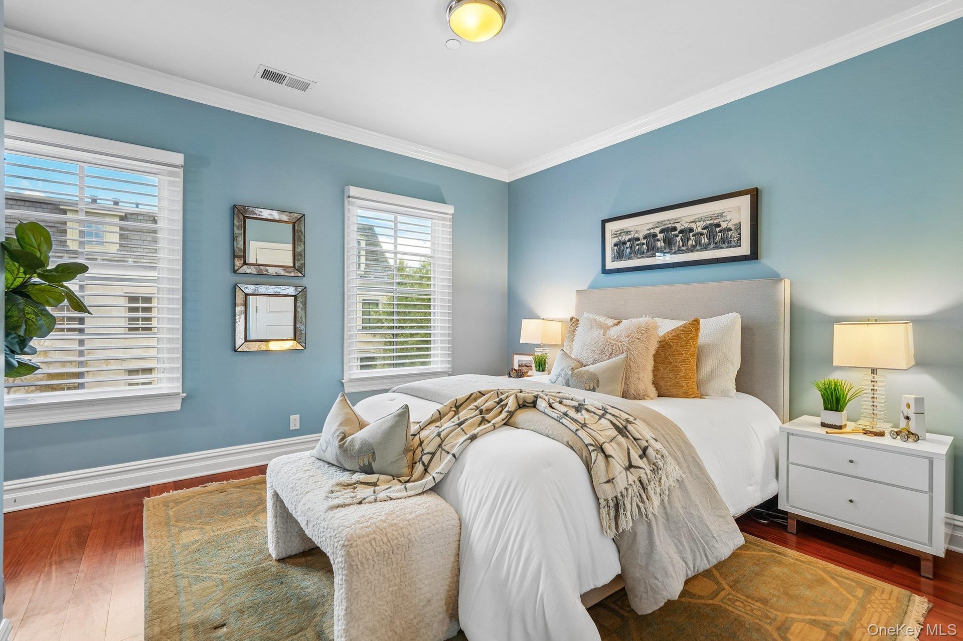 Guest bedroom with Ensuite bathroom
