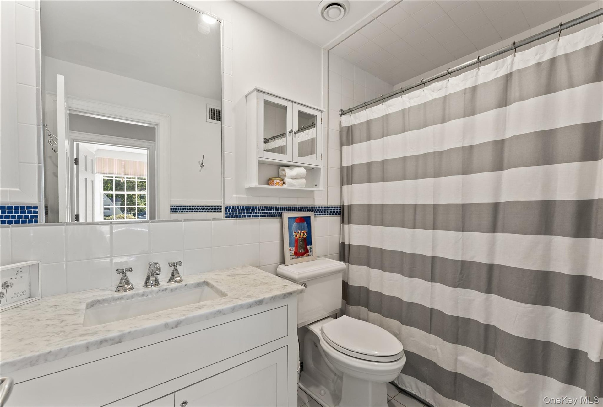 Full hall bathroom
