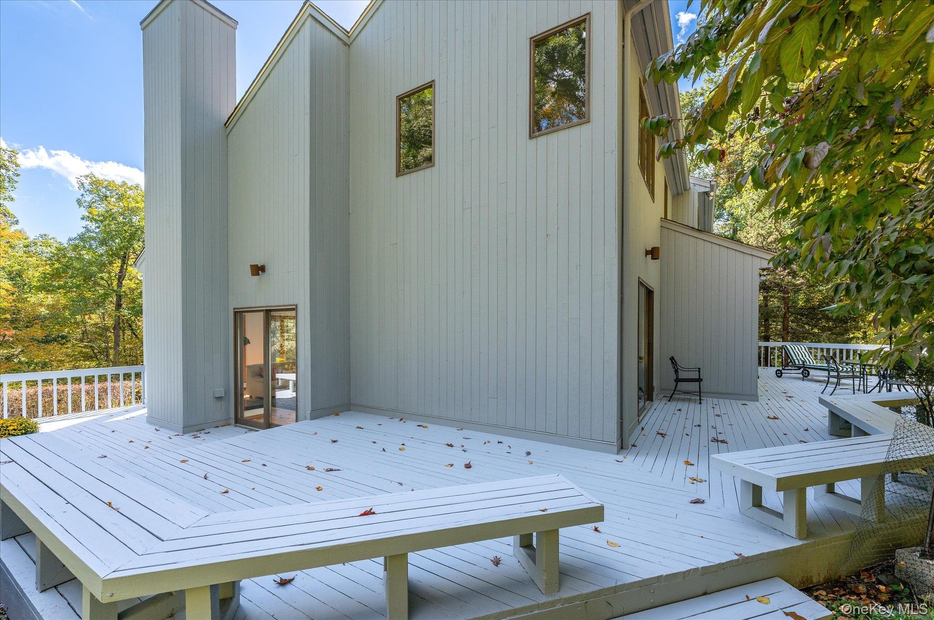 Wrap-around deck