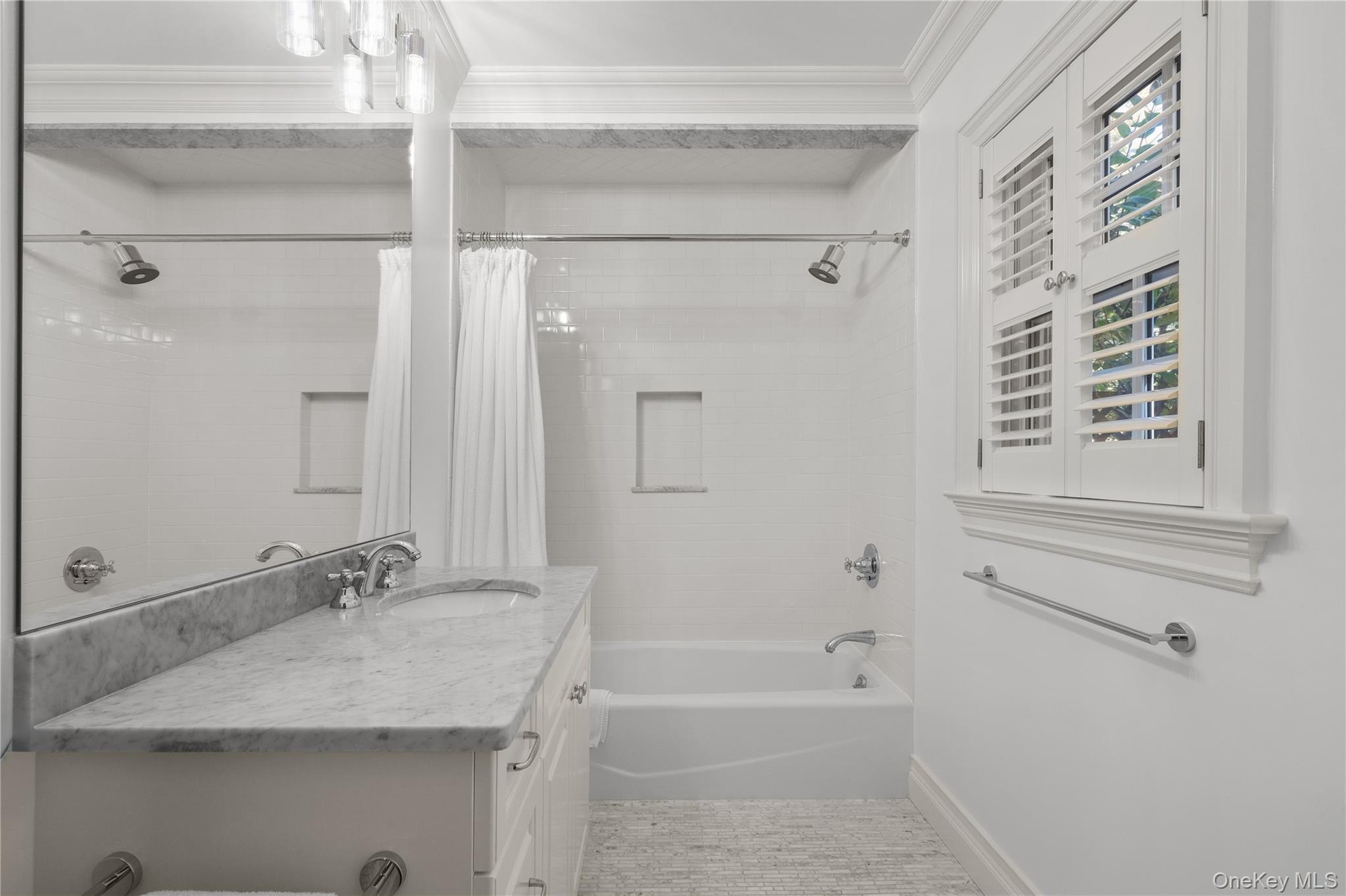 1st fl bedroom ensuite