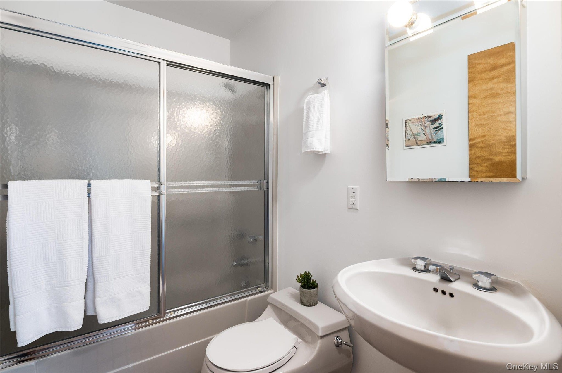 1st Floor Full Bathroom