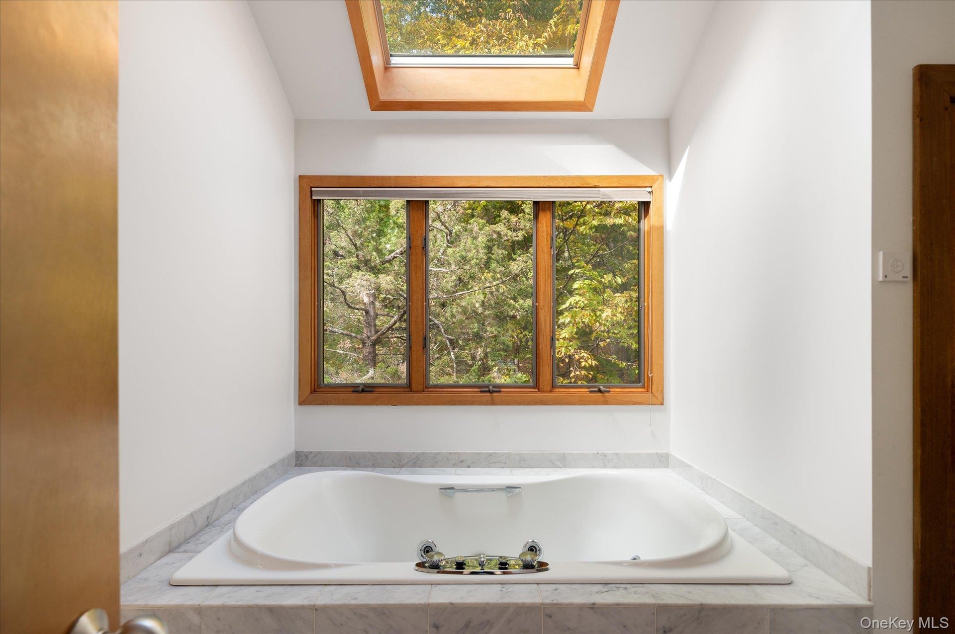 Jacuzzi tub in Ensuite Bath