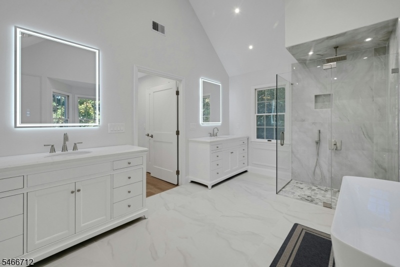 Modern Primary Bath