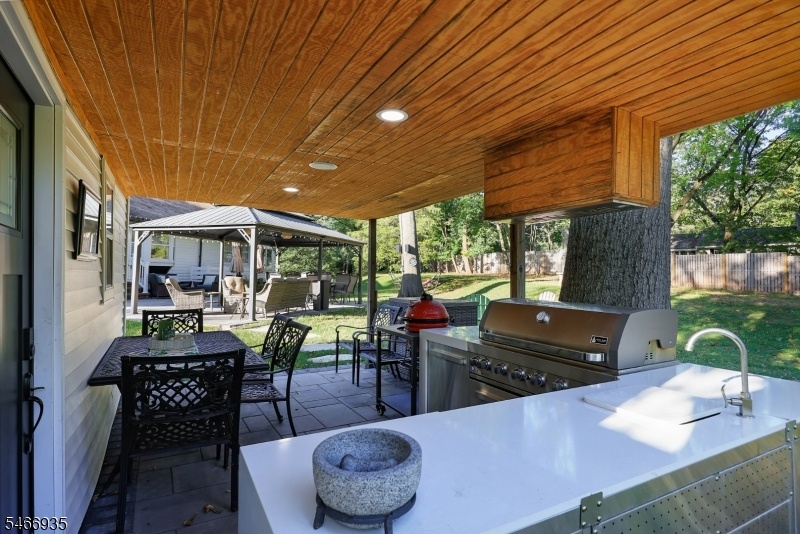 Outdoor Kitchen