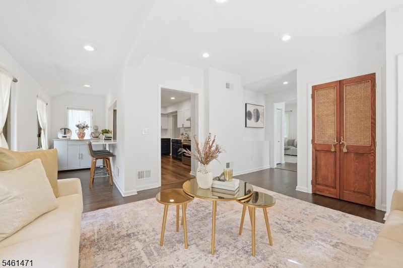 Gathering +  Breakfast Nook