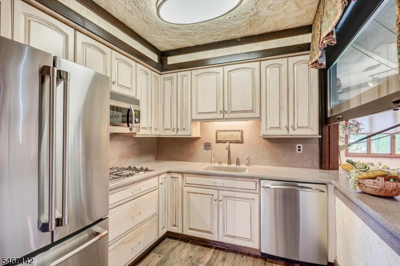 pool house kitchen