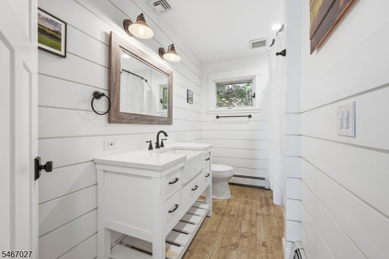 Full Hall Bathroom