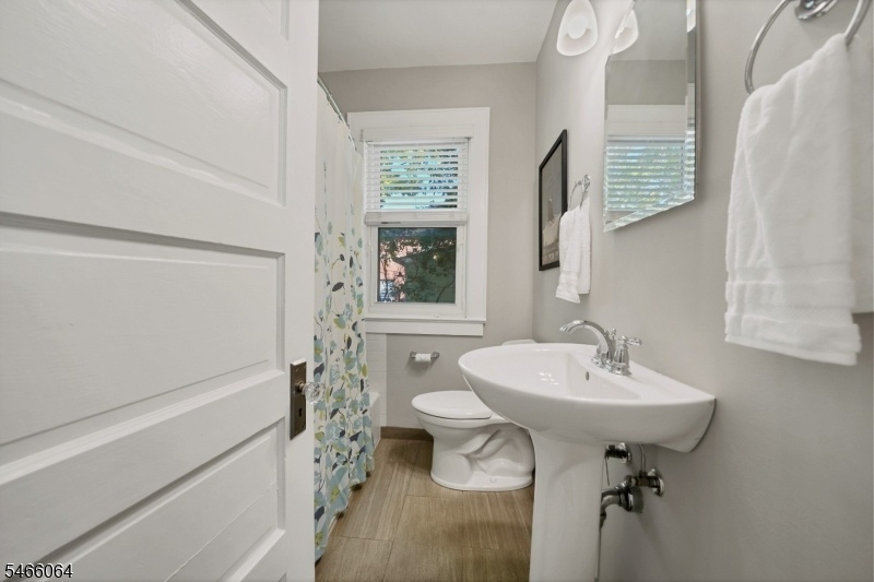 1st floor full Bath