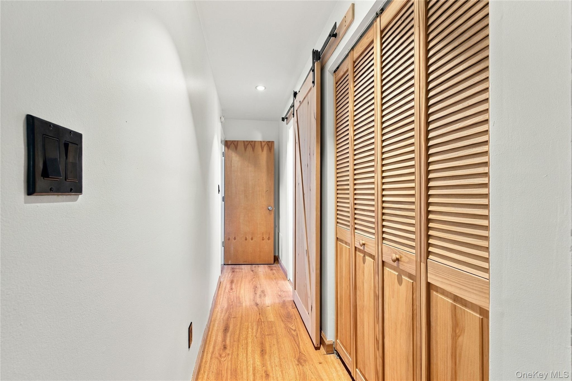 Primary suite hallway view