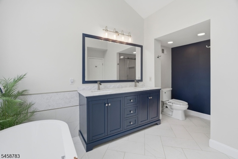 Primary En Suite