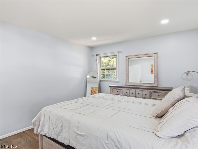 Primary bed