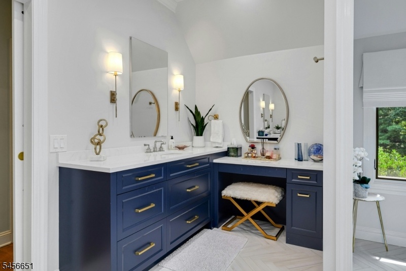 Primary Dressing Area