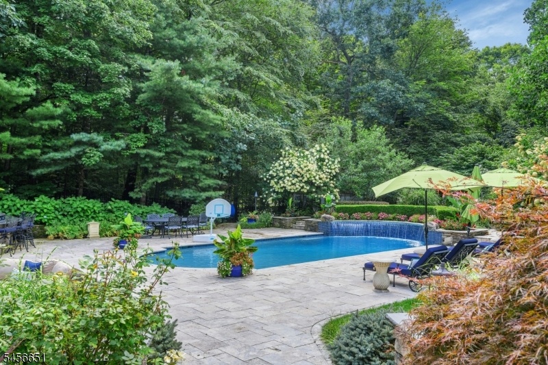 Heated gunite Pool w/waterfall