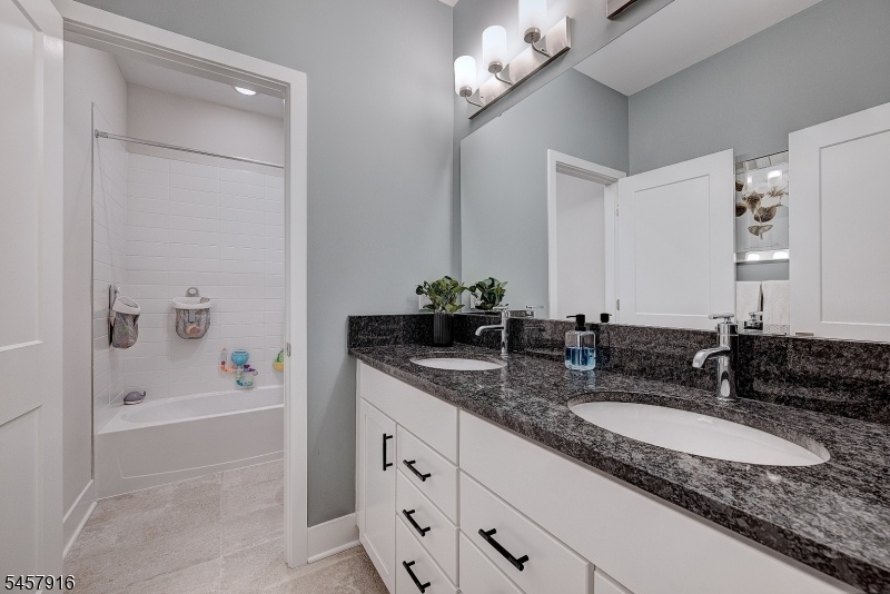 Upper Level Main Bath