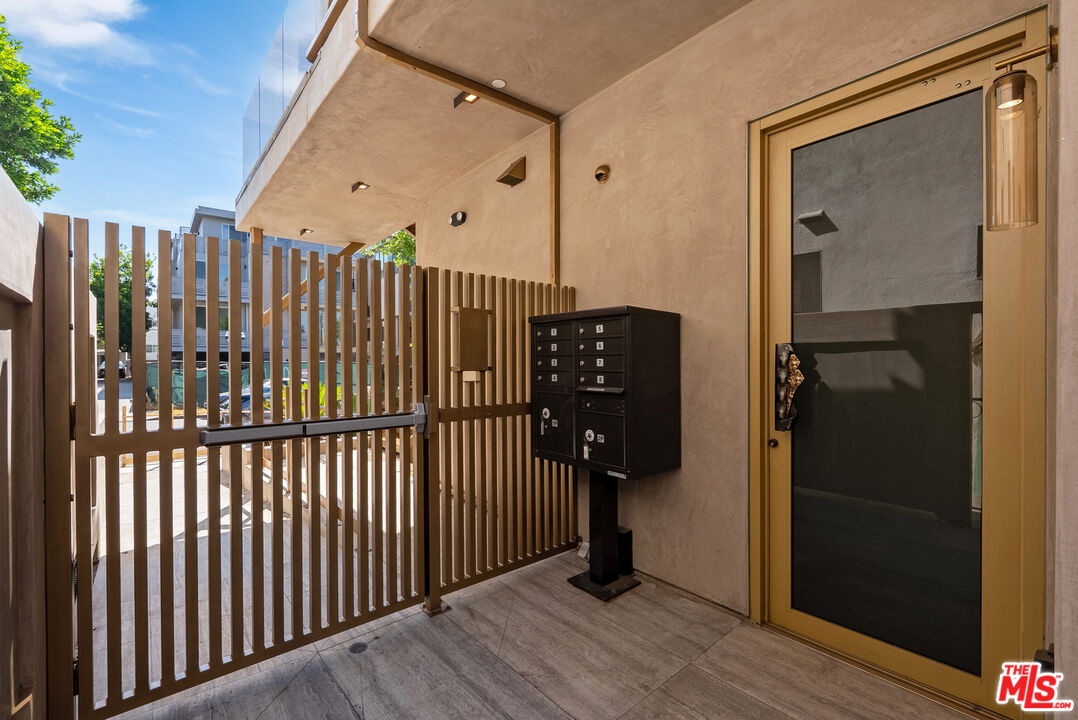 Secured Mailbox / Gated Entry