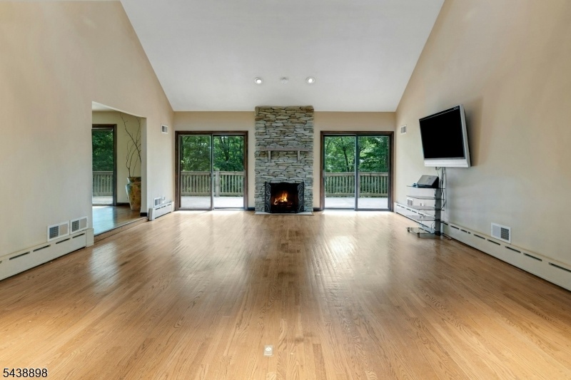 floor to ceiling stone f/p