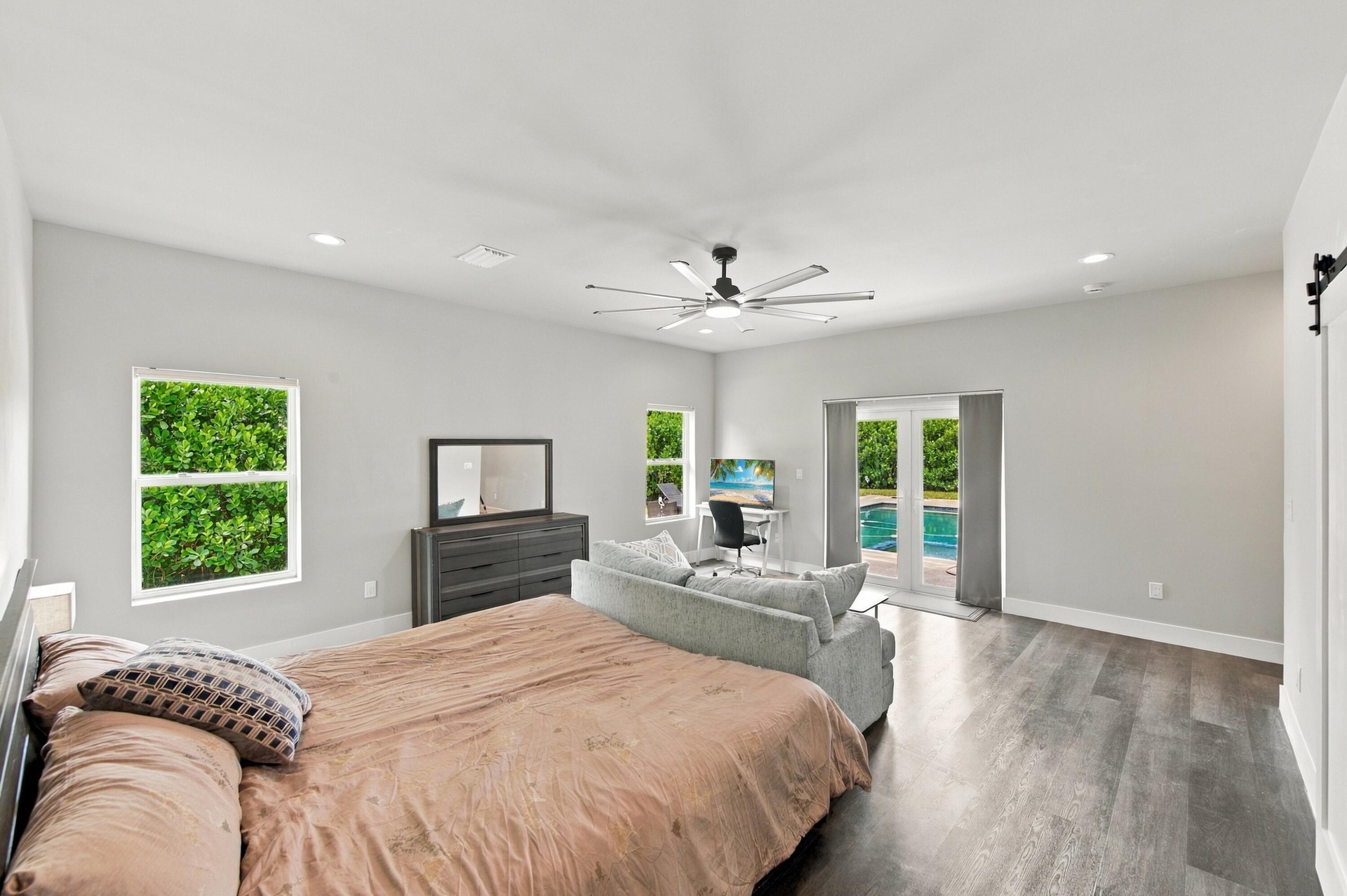 Master Bedroom/ Primary suite