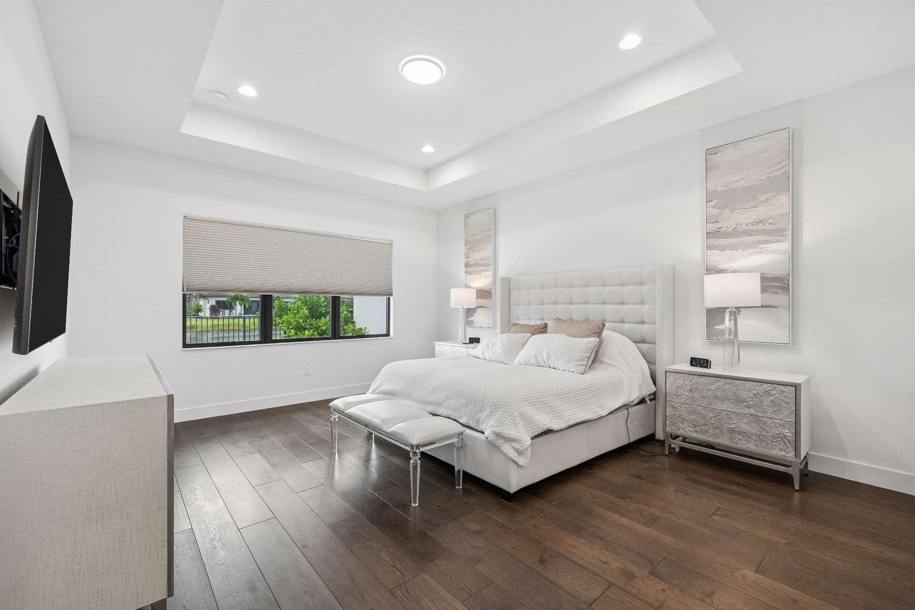 SOLID WOOD FLOORS