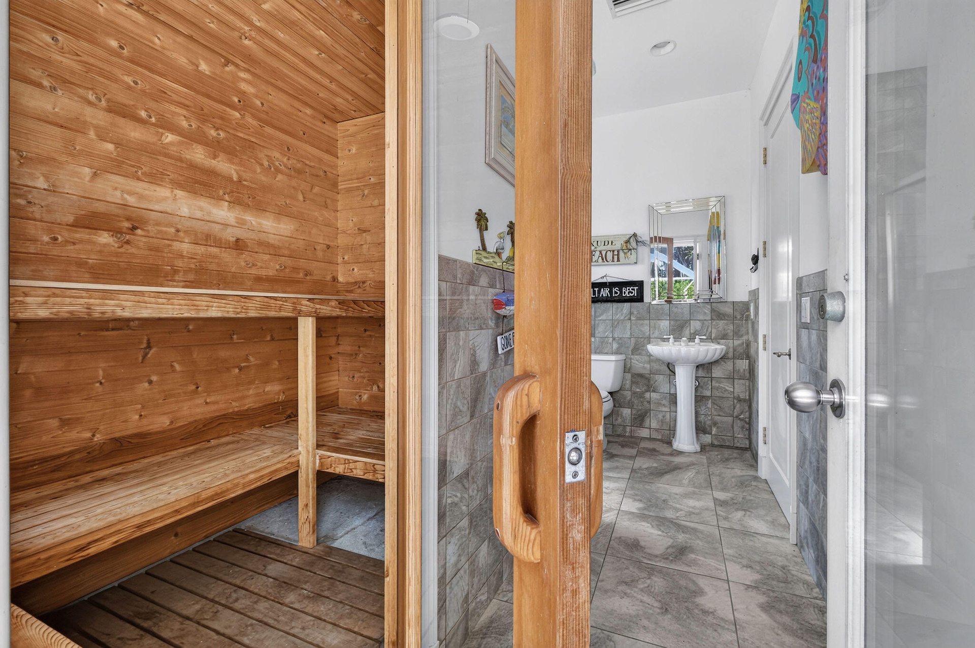 Sauna & full bath with shower